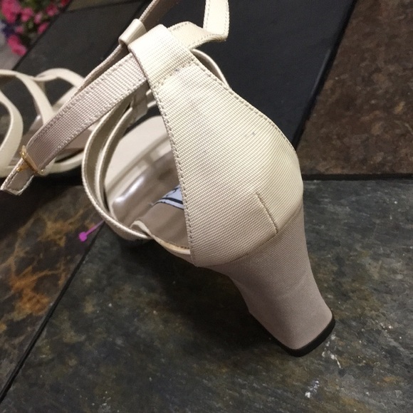 Victoria Spenser, 3” Cabana Heels. Size 8 - Picture 7 of 9